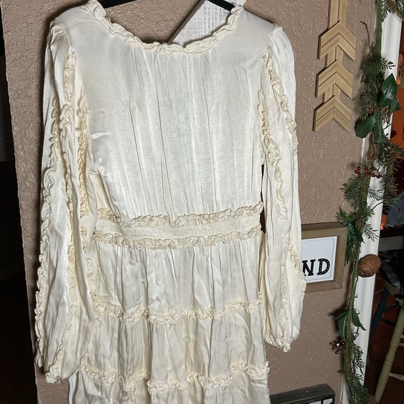 Shyanne Women's Ivory Crinkle Long Sleeve Tiered Mini Dress Ruffled Large NWT - Picture 2 of 2